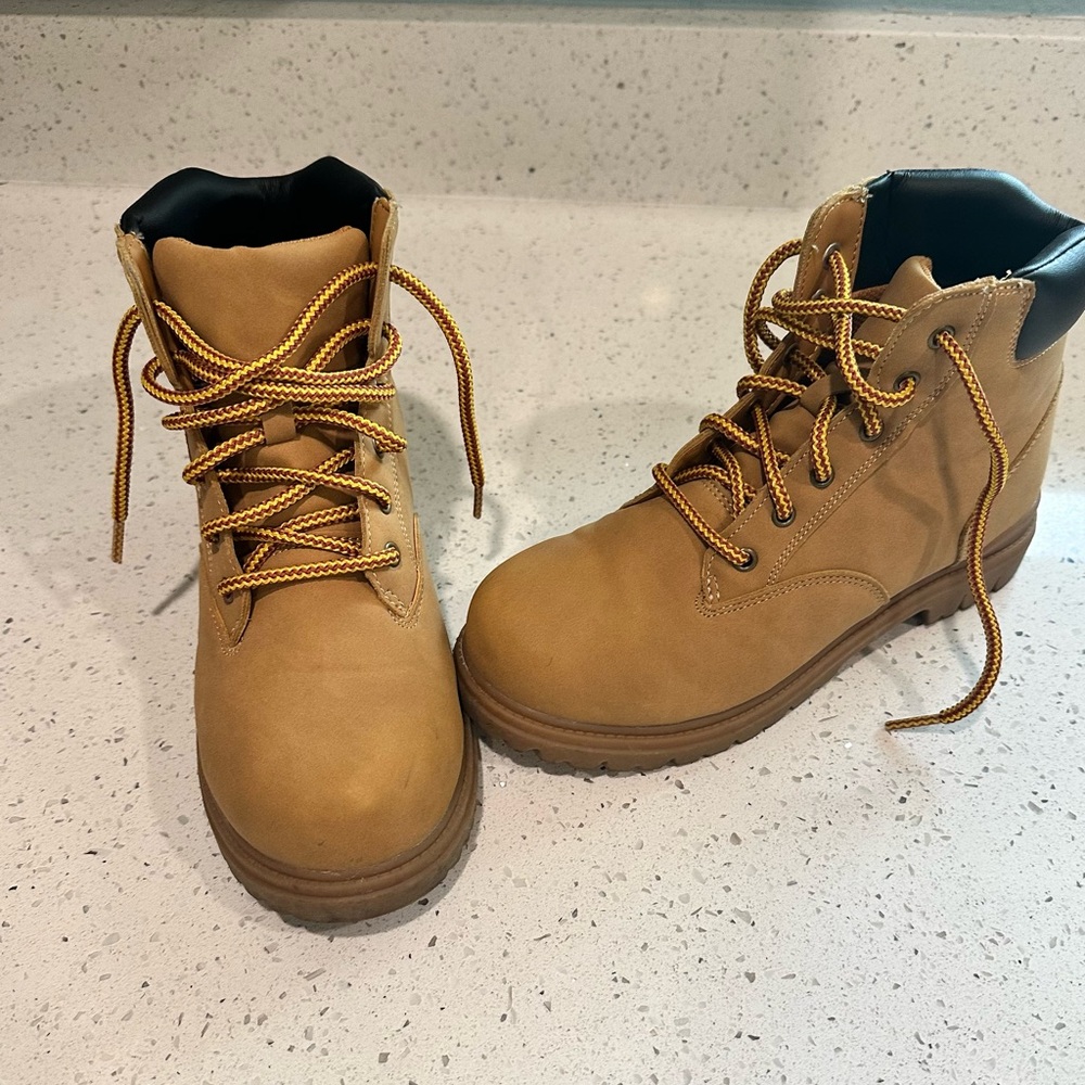 Wonder Nation Tan Size 4 Boy’s Boots